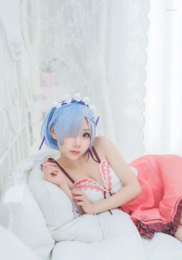 女大学生的沙龙室主演_720完整在线观看